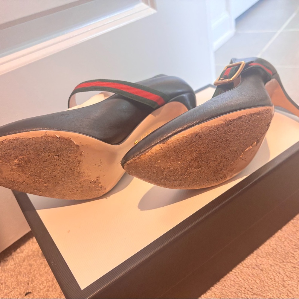 Gucci Black Heels with Red and Green Straps - Picture 3 of 7